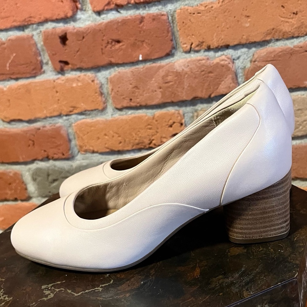 Clarks Light Pink Block Heel Shoes. 7. New